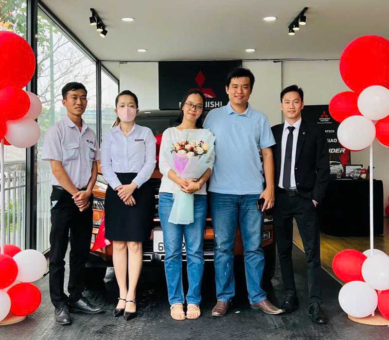 Hình ảnh hoạt động tư vấn xe tại Hòa Bình